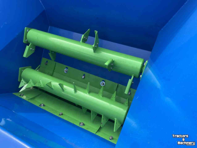 Sawdust spreader for boxes Ceres CBS-1300