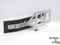 Manure scraper Qmac Rubber manure scraper 1.50 mtr hookup Macks 227