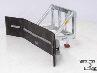 Manure scraper Qmac Rubber manure scraper 1.50 mtr hookup Macks 227