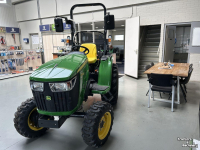 Small-track Tractor John Deere 3038E