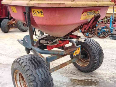 Fertilizer spreader Trioliet Mullos TST 1150 kunstmeststrooier
