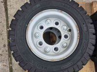 Wheels, Tyres, Rims & Dual spacers BKT 400-8 en 400-10 Giant SKID BANDEN