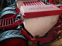 Seed drill Becker 6 rij maiszaaier