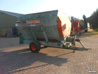 Vertical feed mixer Storti voermengwagen