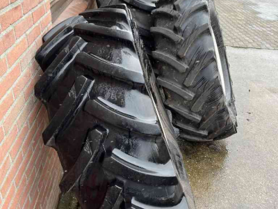 Wheels, Tyres, Rims & Dual spacers Mitas AC70 520/70R38 en 420/70R28 wielen