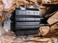 Used parts for tractors  Walvoil Ventiel SDM122/2
