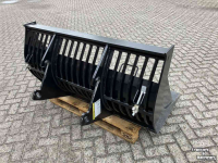 Skeleton buckets Giant Puinbak