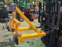 Other machines and accessories for the workshop and yard VDMJ WERKTUIGDRAGER MET OPTIE LEPELINSTEEK  OPTIE TREKPEN STANDAARD OPTIE TREKPEN MET BAL REMORC