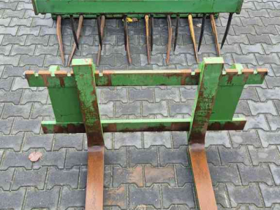 Front-end loader bucket / Front loader bucket John Deere Set van voorlader bak, mestgrijper en palletlepelbord, euro