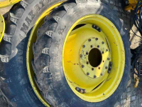 Wheels, Tyres, Rims & Dual spacers BKT 300/95R52 en 270/95R36