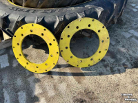 Wheels, Tyres, Rims & Dual spacers BKT 300/95R52 en 270/95R36