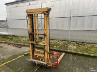 Fork lift & Fork lift truck CM Hefmast voor tractor met opklapbare lepels