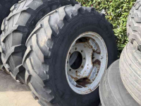 Wheels, Tyres, Rims & Dual spacers Case-IH set velgen 24 inch, met 14.9-24 banden erop