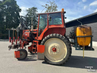 Tractor Renault 551