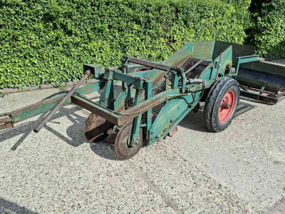 Potato harvester BAV voorraadrooier aardappelrooier