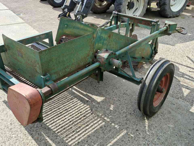 Potato harvester BAV voorraadrooier aardappelrooier
