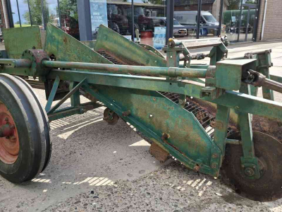 Potato harvester BAV voorraadrooier aardappelrooier