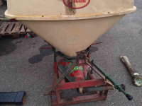 Fertilizer spreader Vicon Pendelstrooier