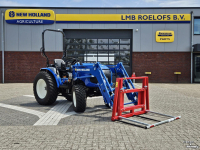 Small-track Tractor New Holland Boomer 55 HST met voorlader en Kemp balenprikker