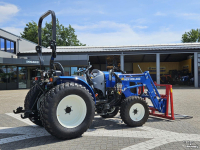 Small-track Tractor New Holland Boomer 55 HST met voorlader en Kemp balenprikker