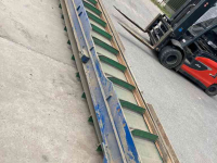Elevator conveyor  opvoerband met schuine meenemer