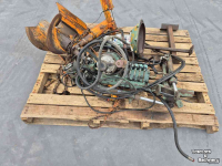Diverse used spare-parts Conver Diverse onderdelen Stuur / pompen / schroef / ventielenblok/ cilinders