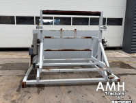 Conveyor  2730X650 Bunker met uitvoerband+kantelaar, Feed hopper with discharge conveyor including bin tipper, Dosierbunker mit Austragsband inklusive Kistenkipper
