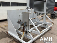 Conveyor  2730X650 Bunker met uitvoerband+kantelaar, Feed hopper with discharge conveyor including bin tipper, Dosierbunker mit Austragsband inklusive Kistenkipper