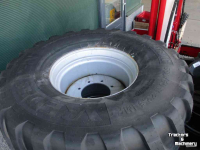 Wheels, Tyres, Rims & Dual spacers Vredestein 680/50-22.5 op 8 gaats velg