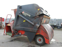 Vertical feed mixer Trioliet Triomix1-1000 Triomix TM10 zelfladende voermengwagen snijbord bewegende messen