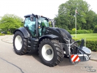 Tractors Valtra T215D