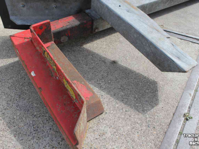 Feed Blade / Slide Kemp RSV voerschuif terreinschuif rubberschuif met de bak op te pakken