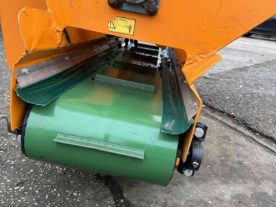 Straw spreader for boxes Flingk KSS1500
