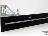 Rubber yard scraper Qmac 210 MECH SCHUIN SCHAFFER BORD