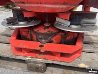 Fertilizer spreader Kuhn ADS 401 kunstmeststrooier boomgaard strooier