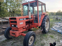 Tractor Renault 551