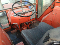 Tractor Renault 551
