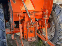 Tractor Renault 551