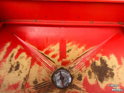 Fertilizer spreader Kuhn Kunstmeststrooier C ZSB