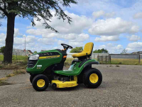 Ride-on mower John Deere X125