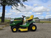 Ride-on mower John Deere X125