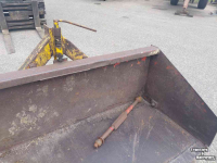 Tractor tipping boxes Peecon tb180
