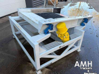Sorting machine Eqraft TZ1250  Tril voorsorteerder afstaarter, Vibrating pre-grader with topper, Vibrations-Vorsortierer mit Entstieler