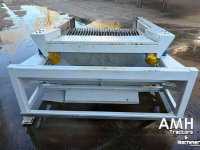 Sorting machine Eqraft TZ1250  Tril voorsorteerder afstaarter, Vibrating pre-grader with topper, Vibrations-Vorsortierer mit Entstieler