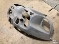 Used parts for tractors Deutz-Fahr Zijpaneel rechts