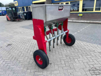 Other tree cultivation equipment and accessories  Elco rijenstrooier boomkwekerij gebruikt