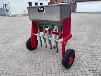 Other tree cultivation equipment and accessories  Elco rijenstrooier boomkwekerij gebruikt