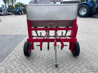 Other tree cultivation equipment and accessories  Elco rijenstrooier boomkwekerij gebruikt