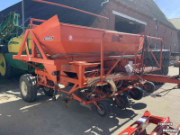Potato planter Structural 4 R Snarenbed pootmachine| kistenkantelaar | Miedema | Dewulf