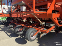 Potato planter Structural 4 R Snarenbed pootmachine| kistenkantelaar | Miedema | Dewulf